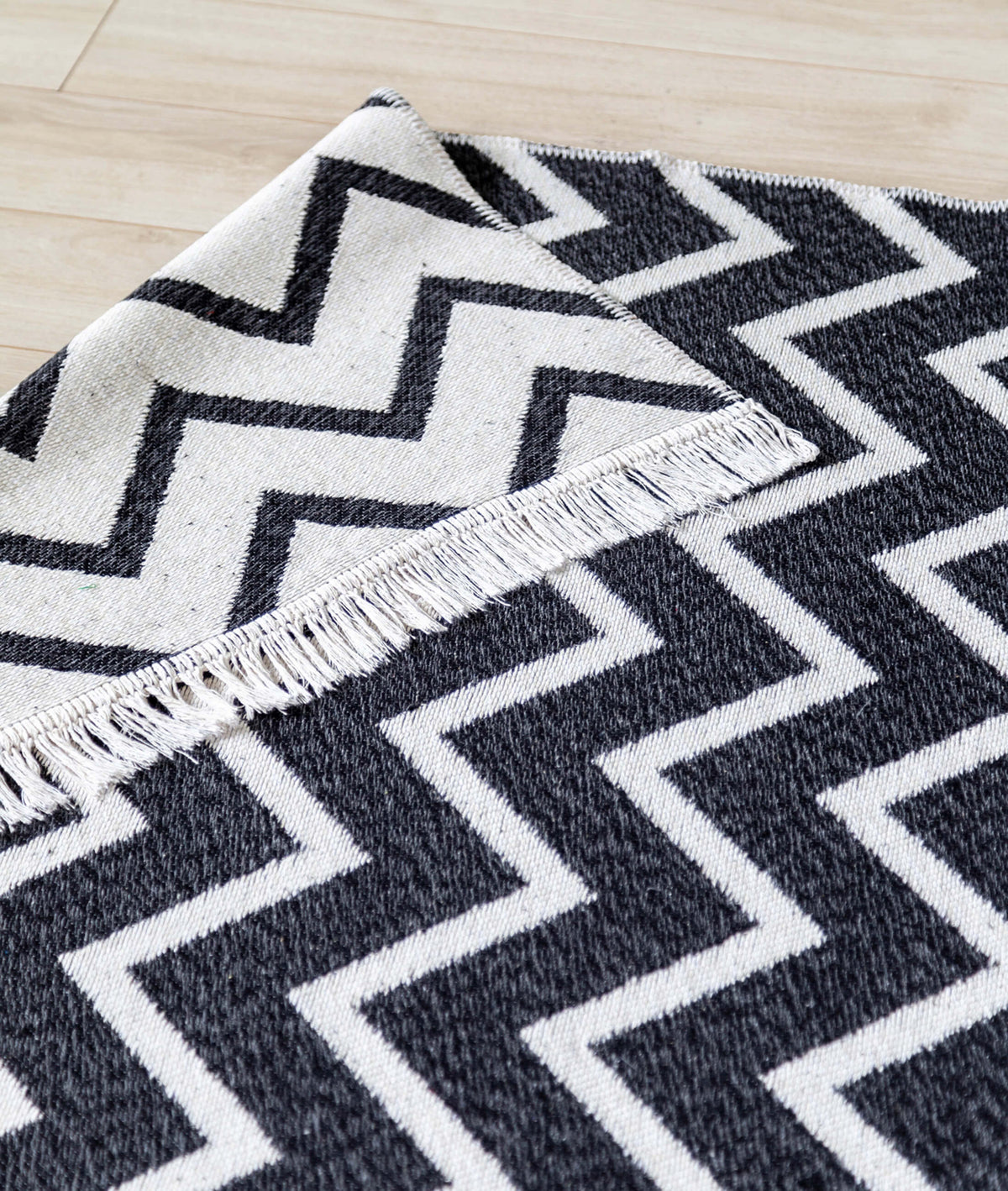 Duo Beyaz Siyah Çift Taraflı Yıkanabilir Dokuma Kilim 23002A