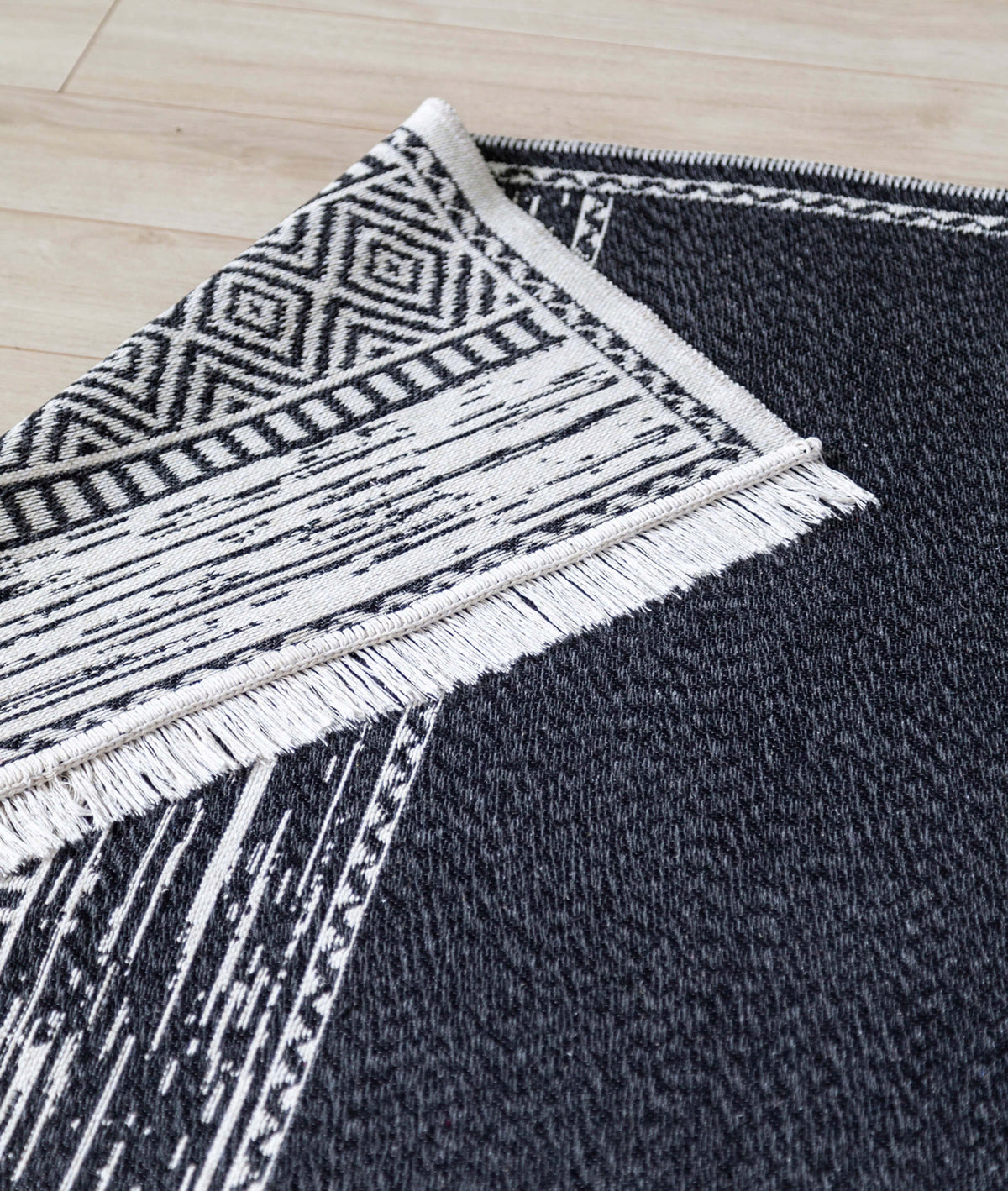 Duo Beyaz Siyah Çift Taraflı Yıkanabilir Dokuma Kilim 23003A