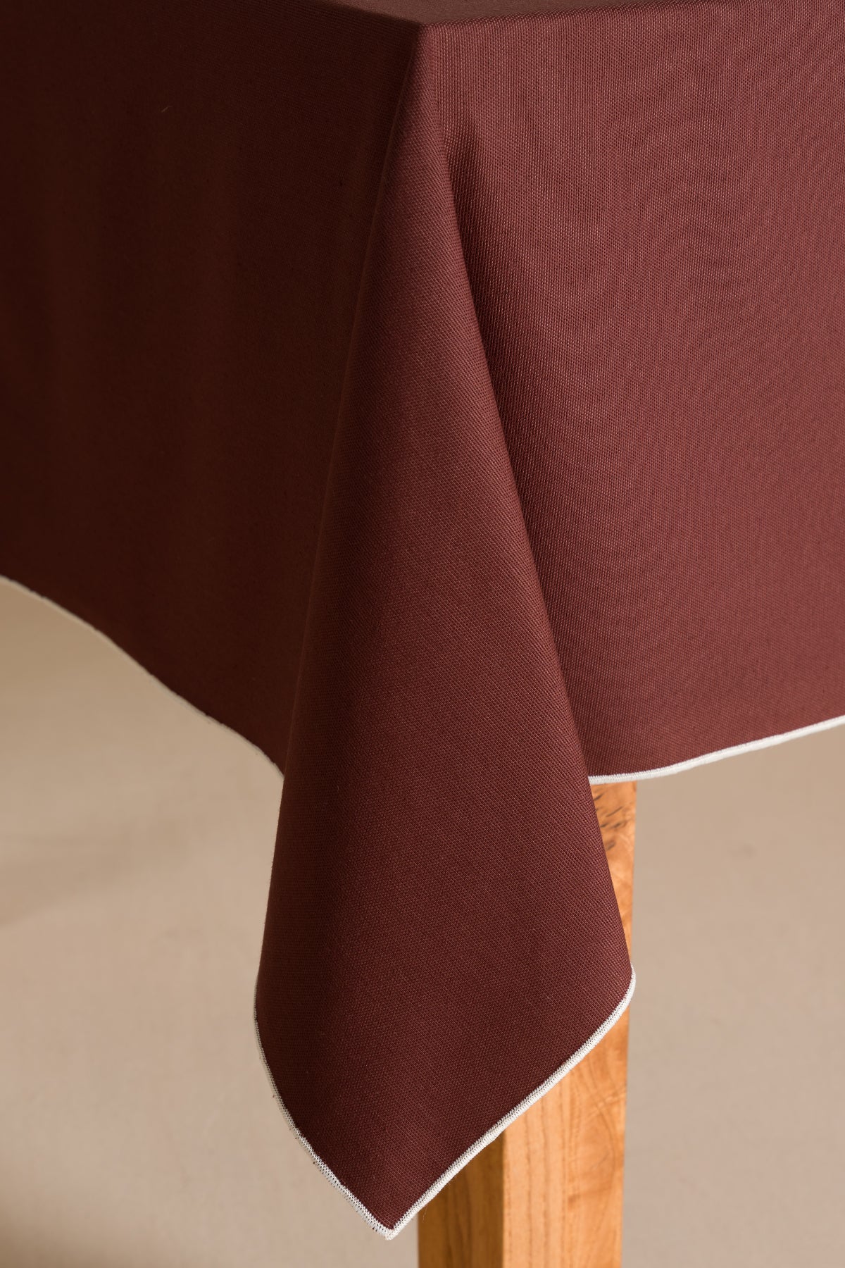 Graın Kahverengi Sıvı İtici Özellikli Masa Örtüsü 140X200 Cm 2591