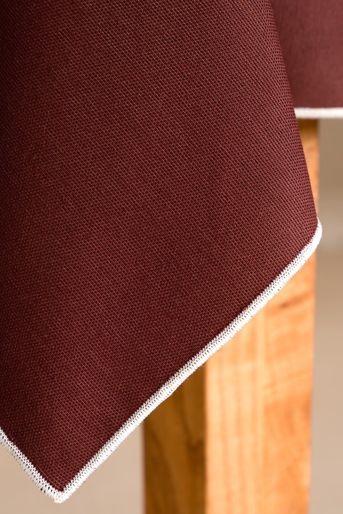 Graın Kahverengi Sıvı İtici Özellikli Masa Örtüsü 140X200 Cm 2591