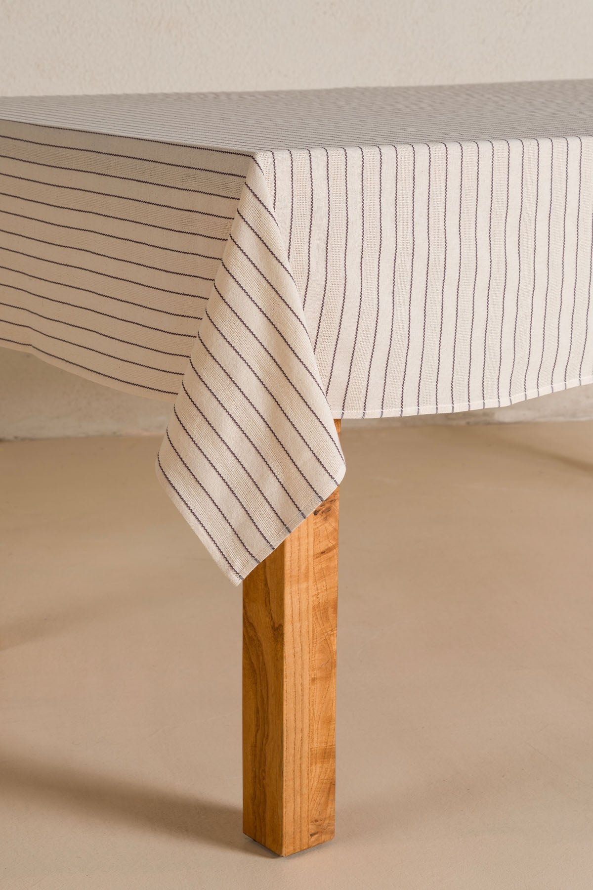 Graın %100 Pamuk Masa Örtüsü Krem-Antrasit Bordür Detaylı 140X200 Cm 2594