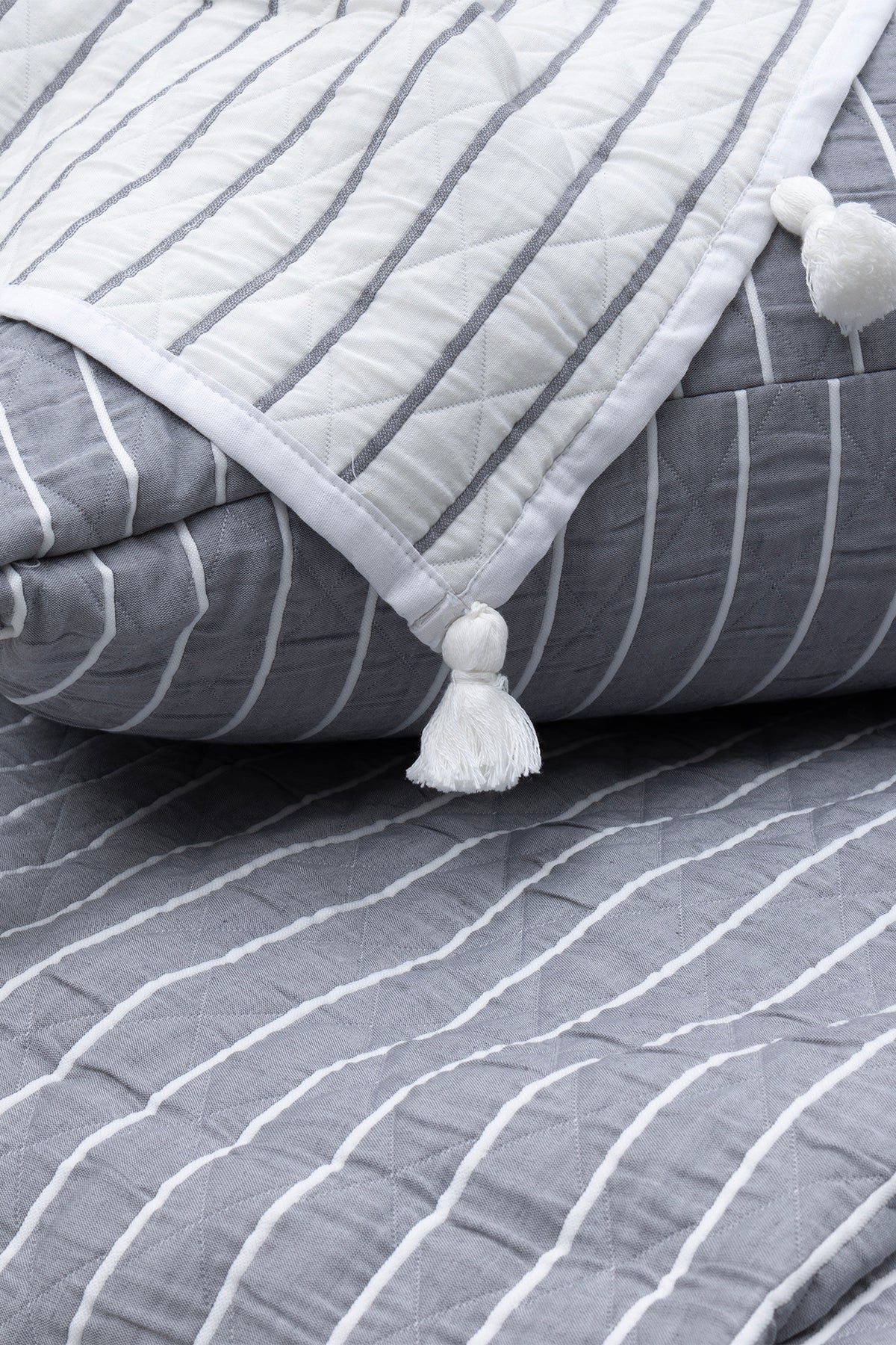 İyon Gri Elyaf Dolgulu Çok Amaçlı Pamuklu Çift Kişilik Yatak Örtüsü 240x250 7508A