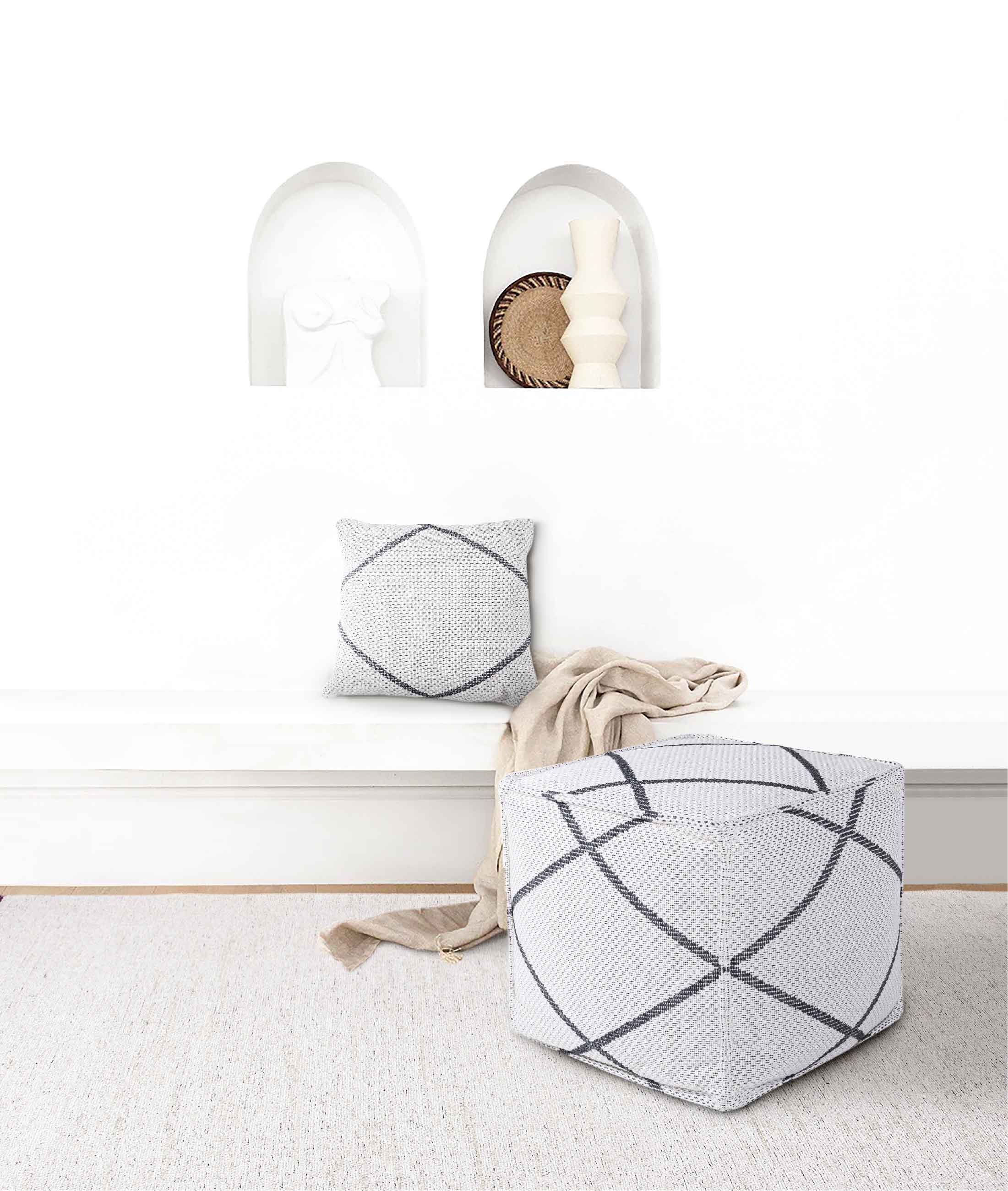 Keyf Bej Siyah Puf P58582A