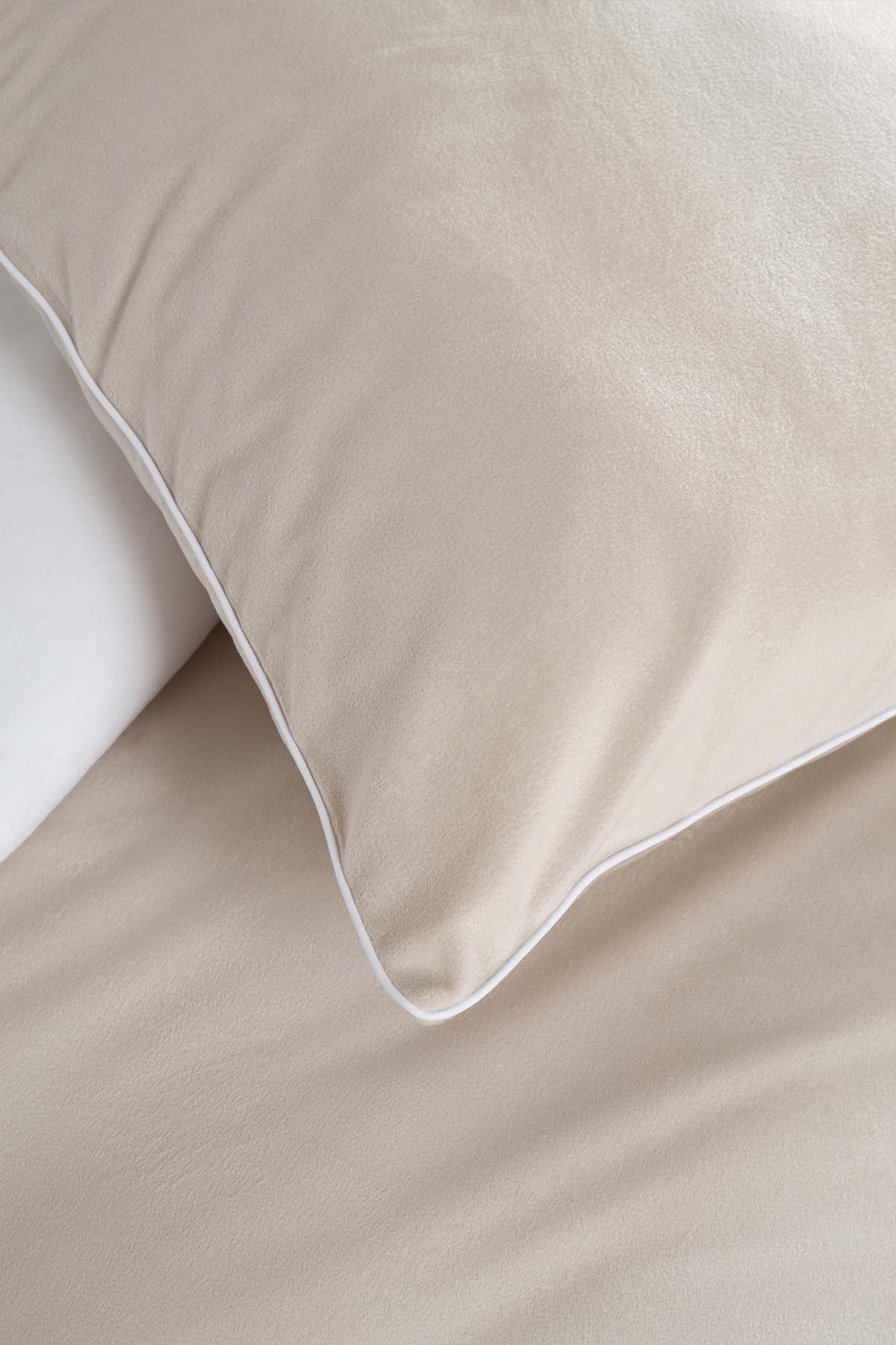 Linda Krem Kadife Çift Kişilik Nevresim Takımı 200x220 4 Yastıklı 5007