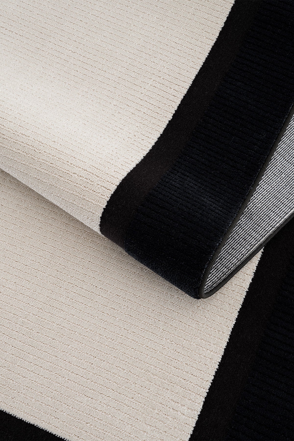 Calvin Klein Dark Pulse A2323G Krem Siyah Halı