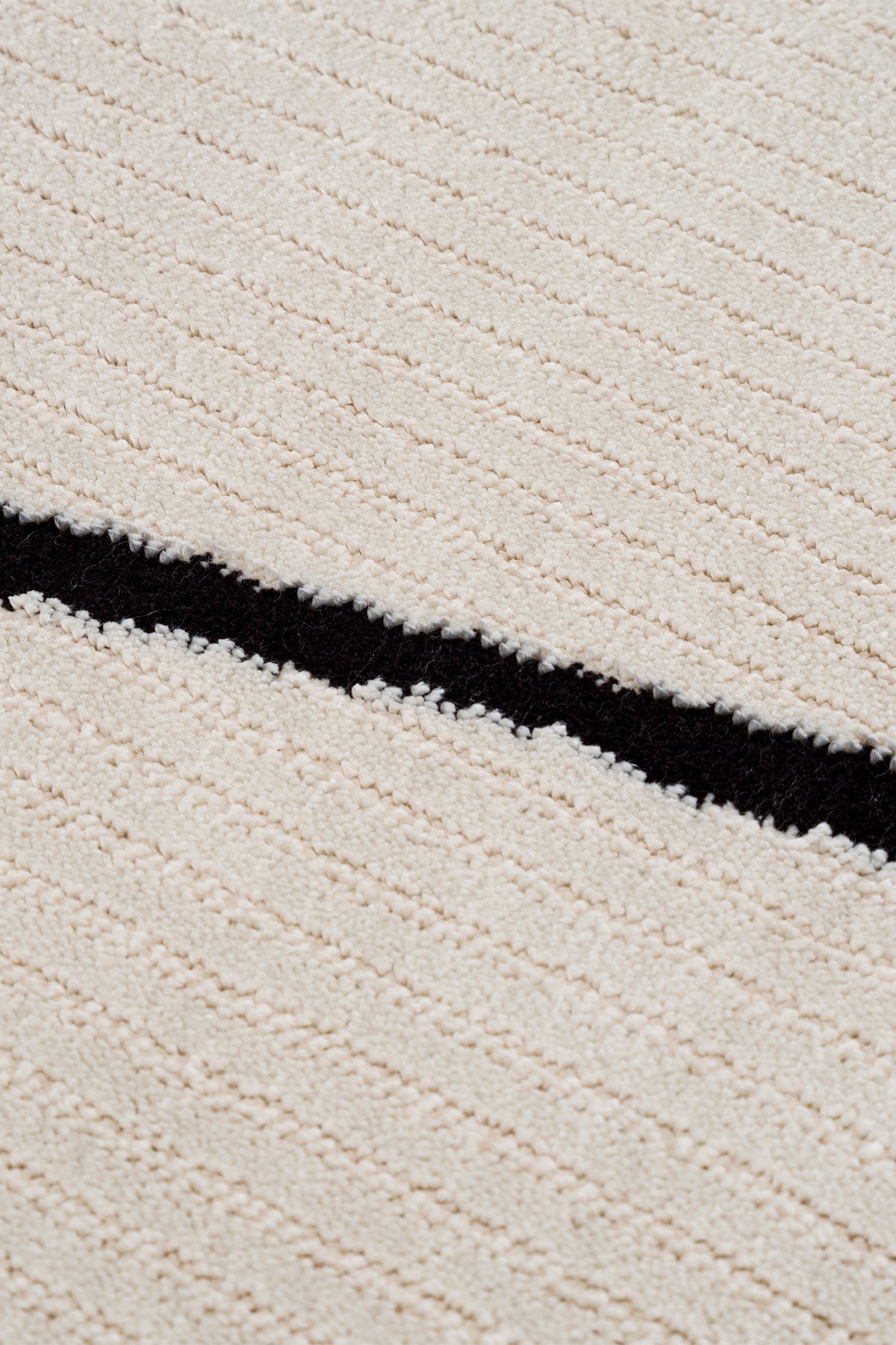 Calvin Klein Dark Pulse A2374G Krem Siyah Halı