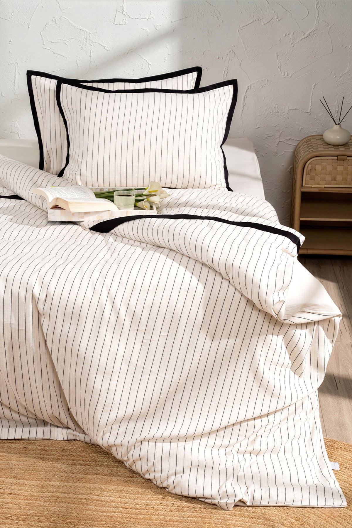 Clasıy Bej/Siyah Çizgili Çift Kişilik Nevresim Takımı 2504