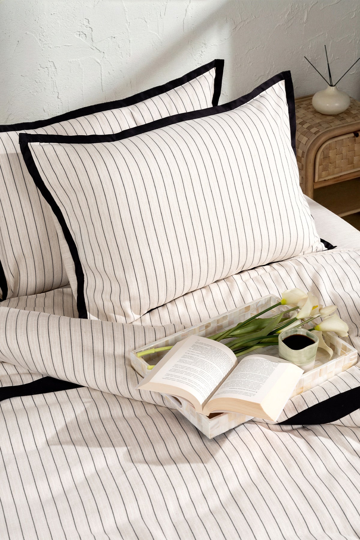 Clasıy Bej/Siyah Çizgili Çift Kişilik Nevresim Takımı 2504