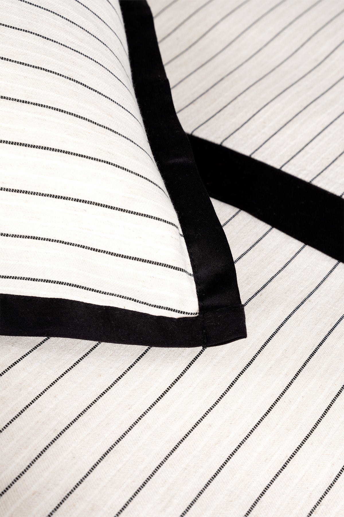 Clasıy Bej/Siyah Çizgili Çift Kişilik Nevresim Takımı 2504