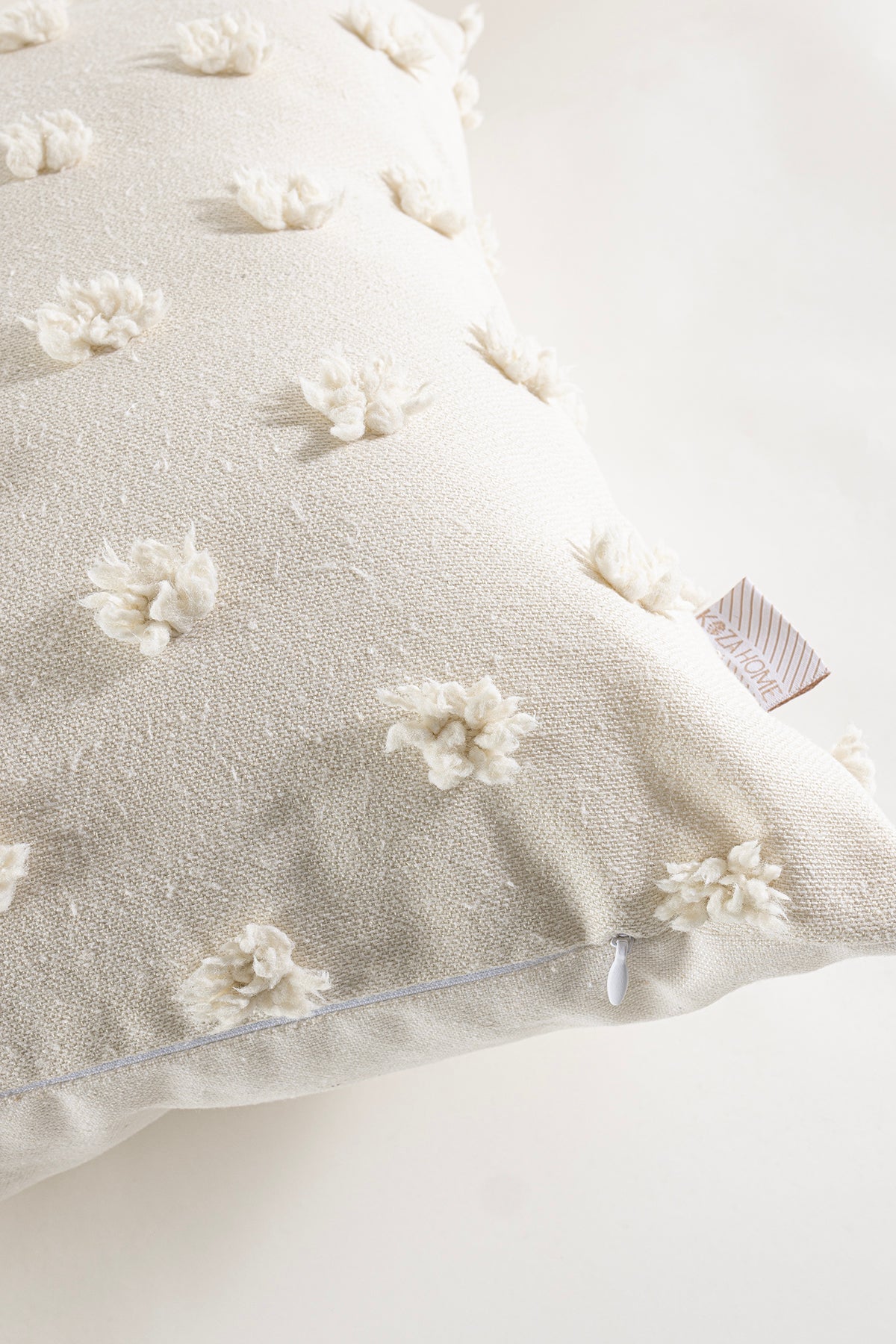 Craft Krem Sade Ponpon Dikişli Boncuk Elyaf İç Dolgulu Kırlent 43 x 43 35302A