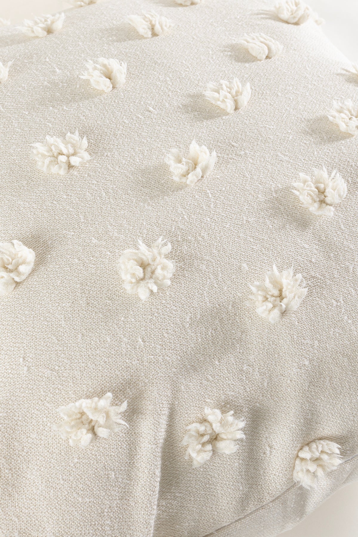 Craft Krem Sade Ponpon Dikişli Boncuk Elyaf İç Dolgulu Kırlent 43 x 43 35302A