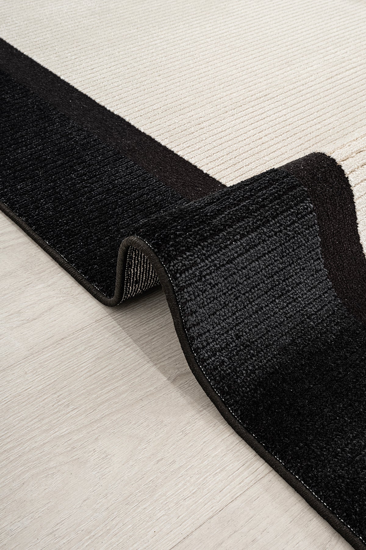 Calvin Klein Dark Pulse A2323G Krem Siyah Halı