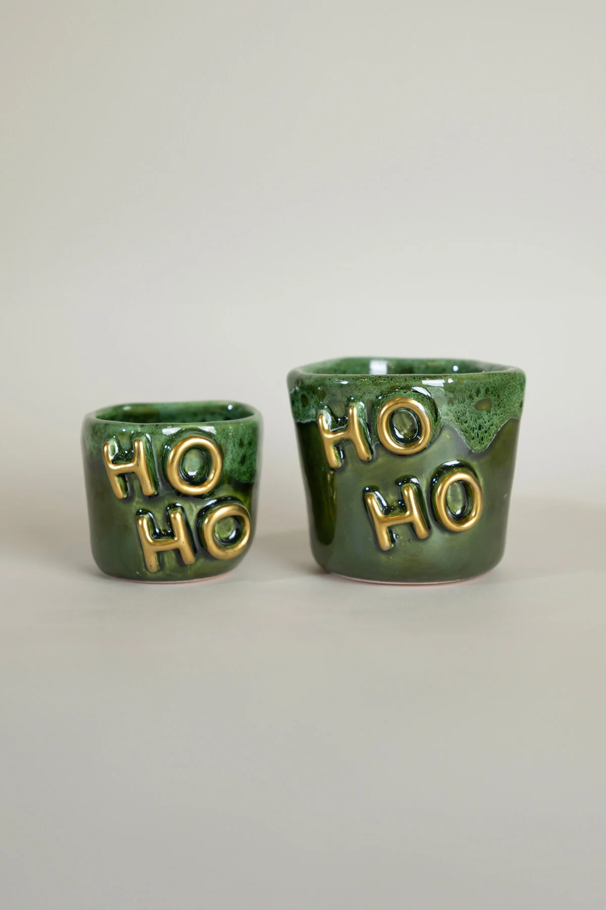 Gleam Yeşil Seramik El Yapımı Mug & Türk Kahvesi Karışık 2'Li Set Altın Kaplama Ho-Ho Kabartmalı 2154