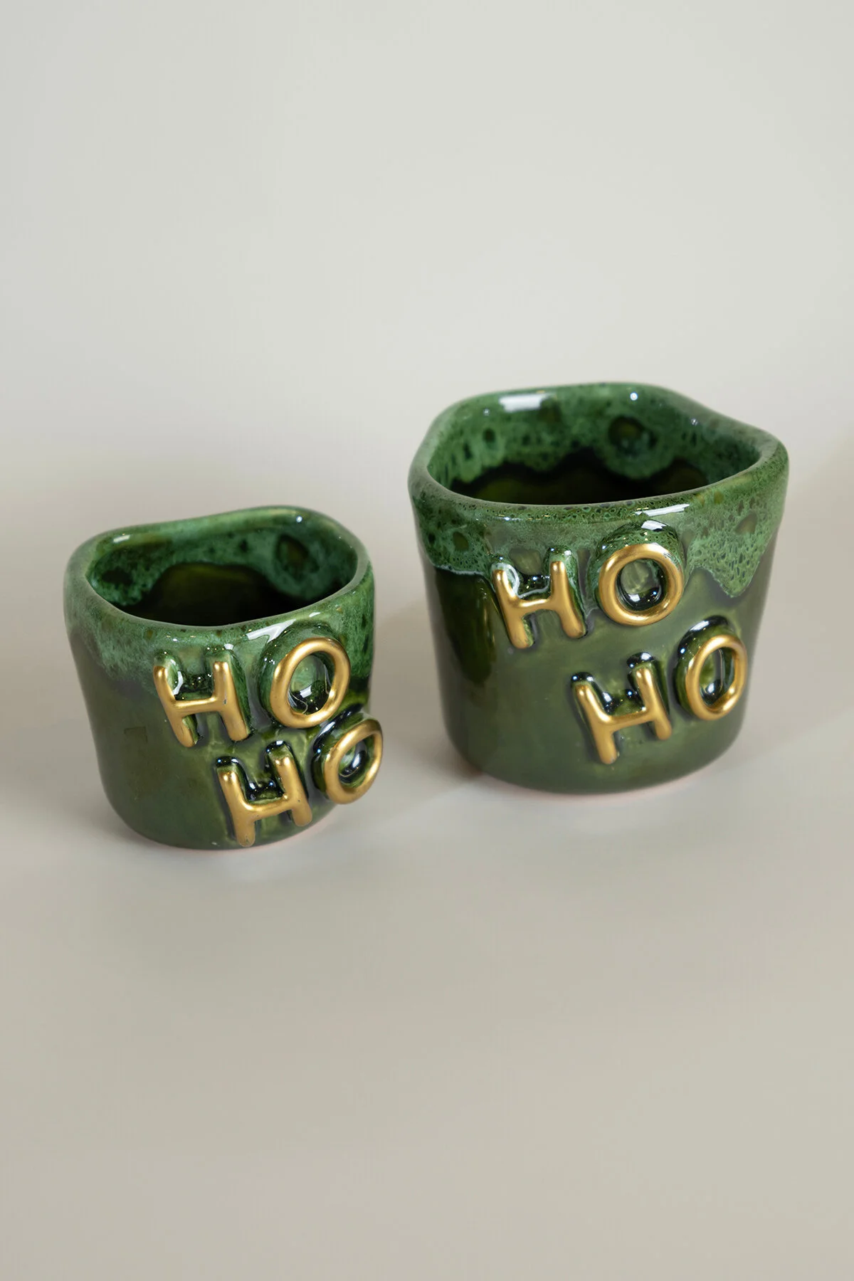 Gleam Yeşil Seramik El Yapımı Mug & Türk Kahvesi Karışık 2'Li Set Altın Kaplama Ho-Ho Kabartmalı 2154