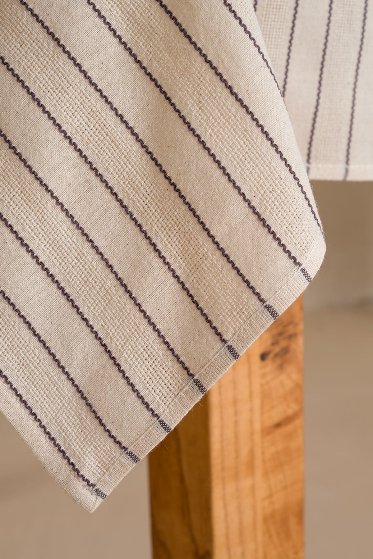 Graın %100 Pamuk Masa Örtüsü Krem-Antrasit Bordür Detaylı 140X200 Cm 2594