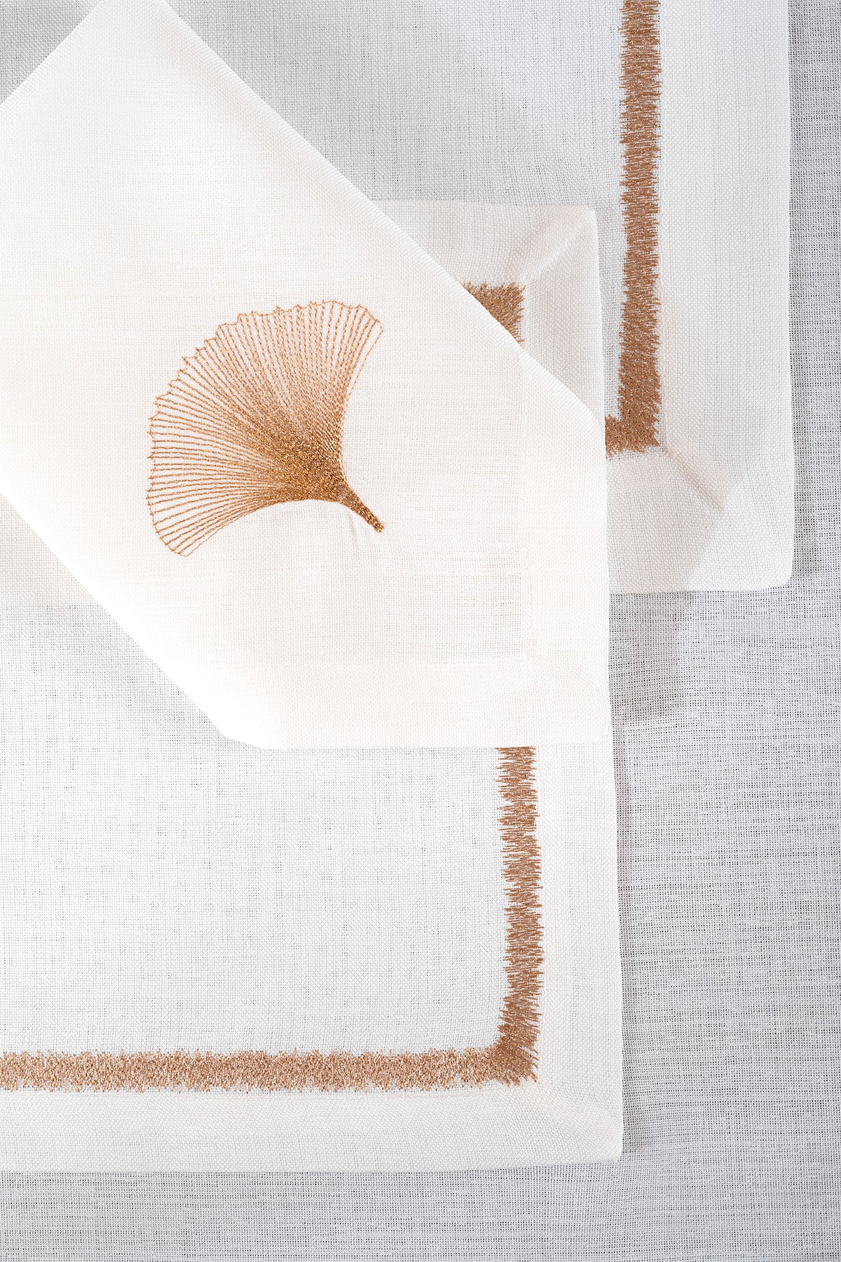 Iris Gold Nakışlı Masa Örtüsü 160X260 2556