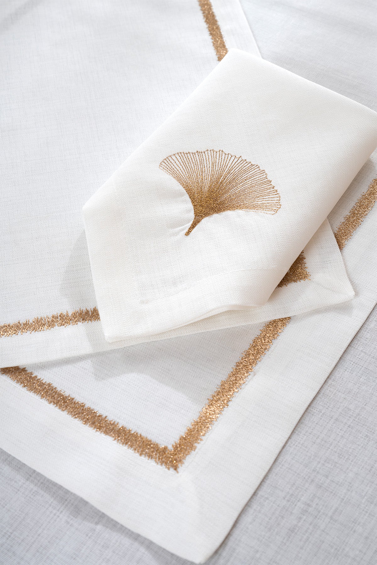 Iris Gold Nakışlı Masa Örtüsü 160X260 2556