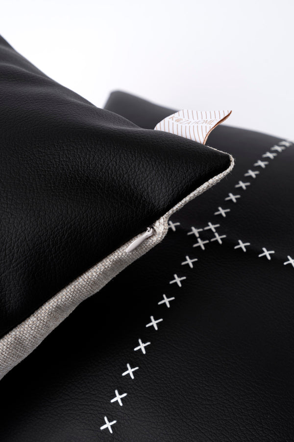 Ivy Deri Detaylı Siyah Kırlent Kılıfı 30X50 2547