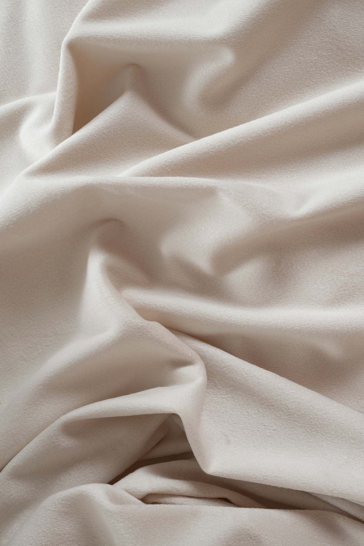 Linda Krem Kadife Çift Kişilik Nevresim Takımı 200x220 4 Yastıklı 5007