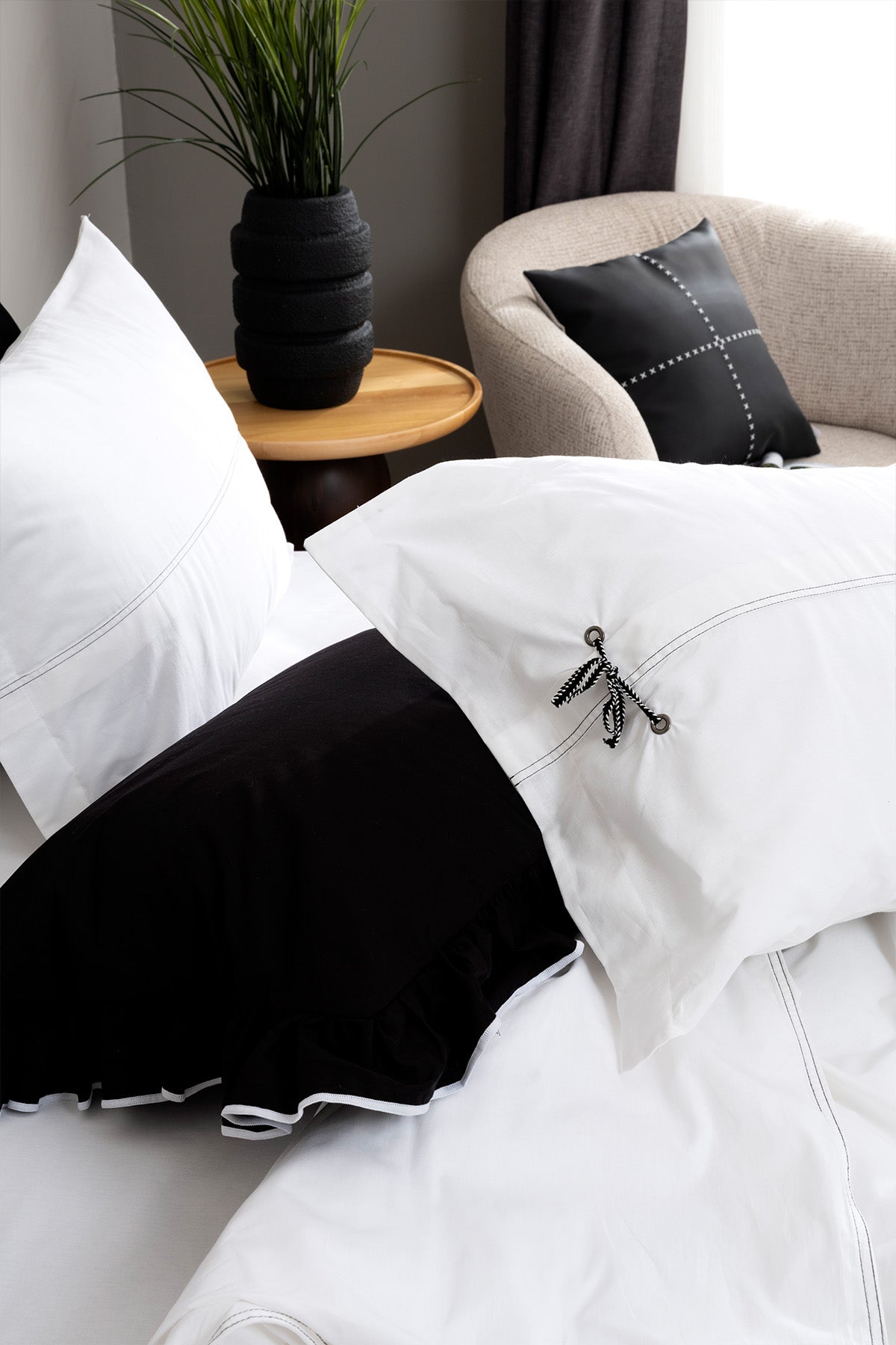 Mayra Beyaz Çift Kişilik Fırfırlı Nevresim Takımı 2540