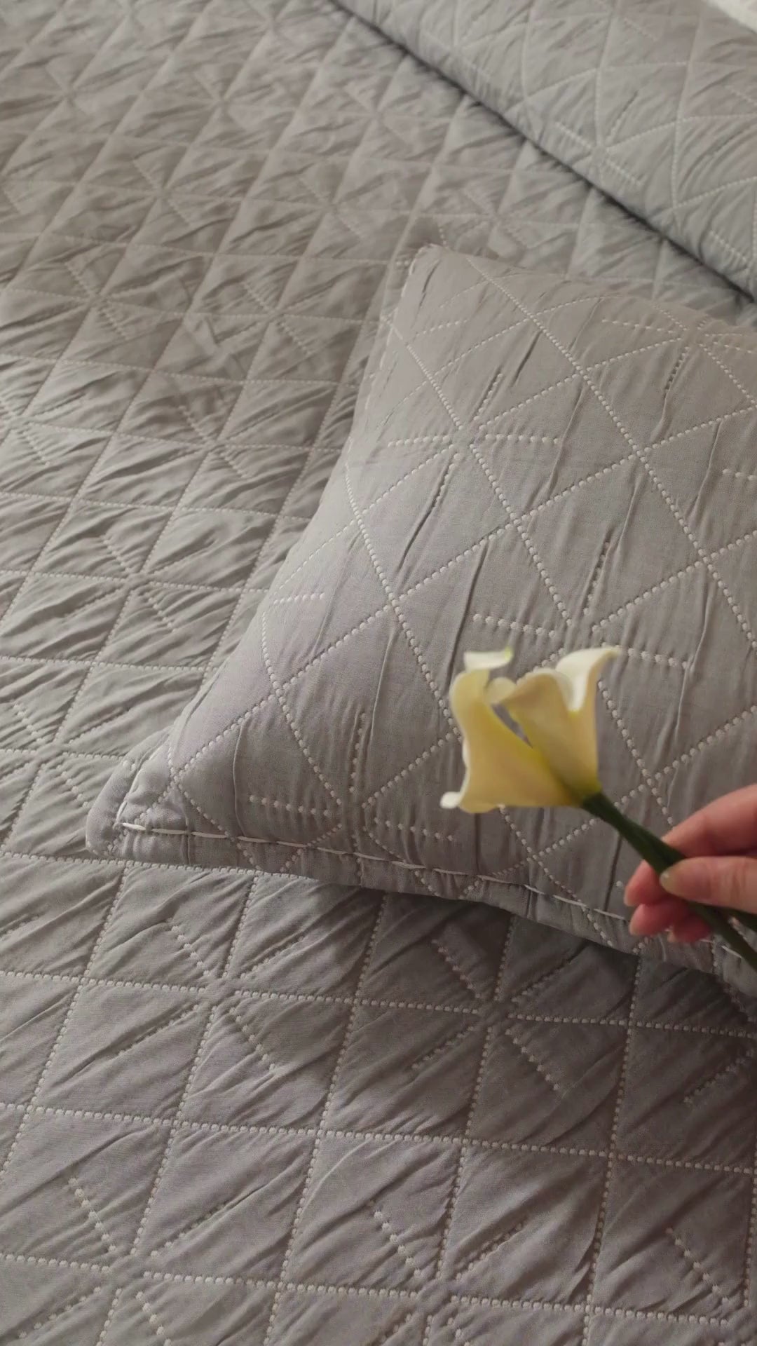 Videoyu yükle: Stella İndigo Pamuklu Çift Kişilik Yatak Örtüsü 230x250 2 Yastık 50x70 5030