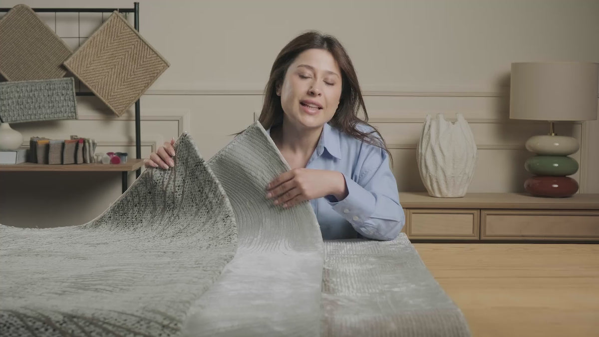 Videoyu yükle: Calvin Klein Essential Gri Halı A2455C